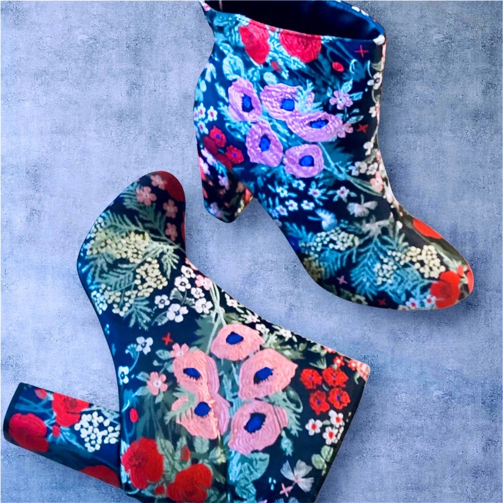 Attention Milan Blue Floral Embroidered Ankle Boots Block Heel Booties Size 9